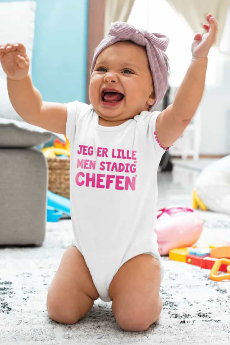 Baby-body Lille chef – JEG ER LILLE MEN STADIG CHEFEN
