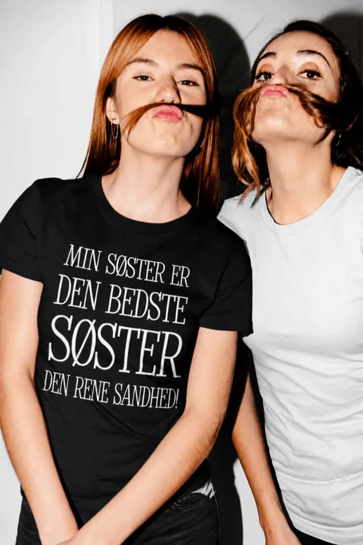 Sjov t-shirt Bedste søster sandhed – MIN SØSTER ER