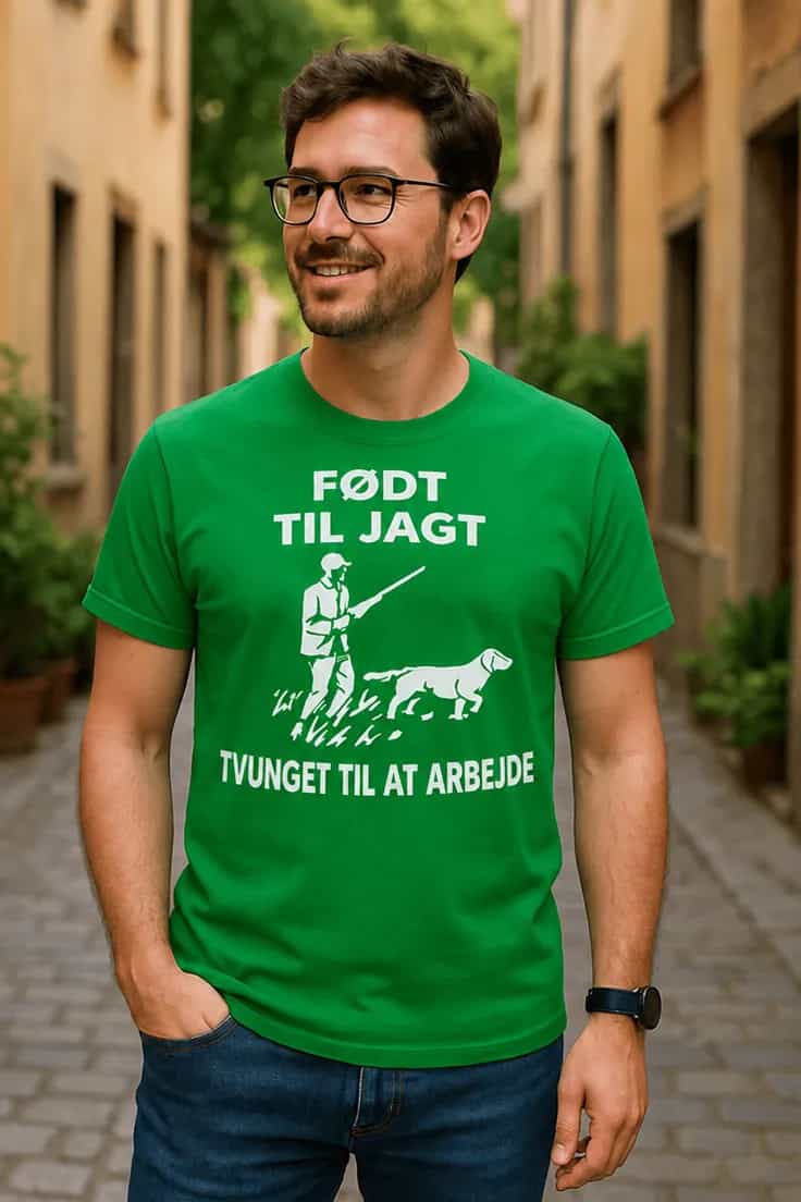 Sjov t-shirt Født til jagt med riffelmotiv