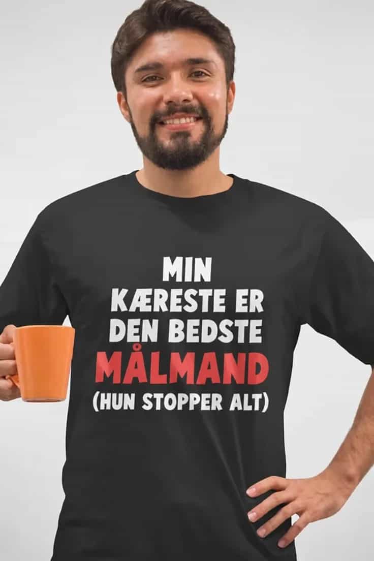 Sjov t-shirt Kæresten er målmand – MIN KÆRESTE