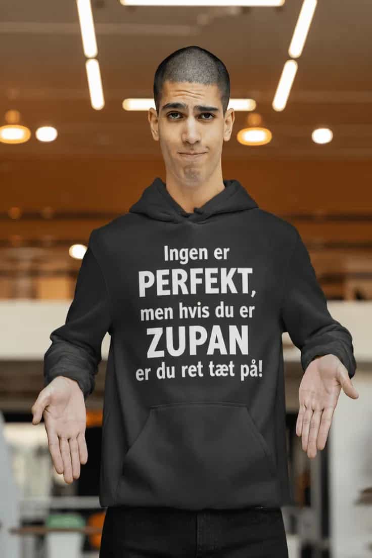 Sweater Perfekt med navn - Ingen er PERFEKT, men h