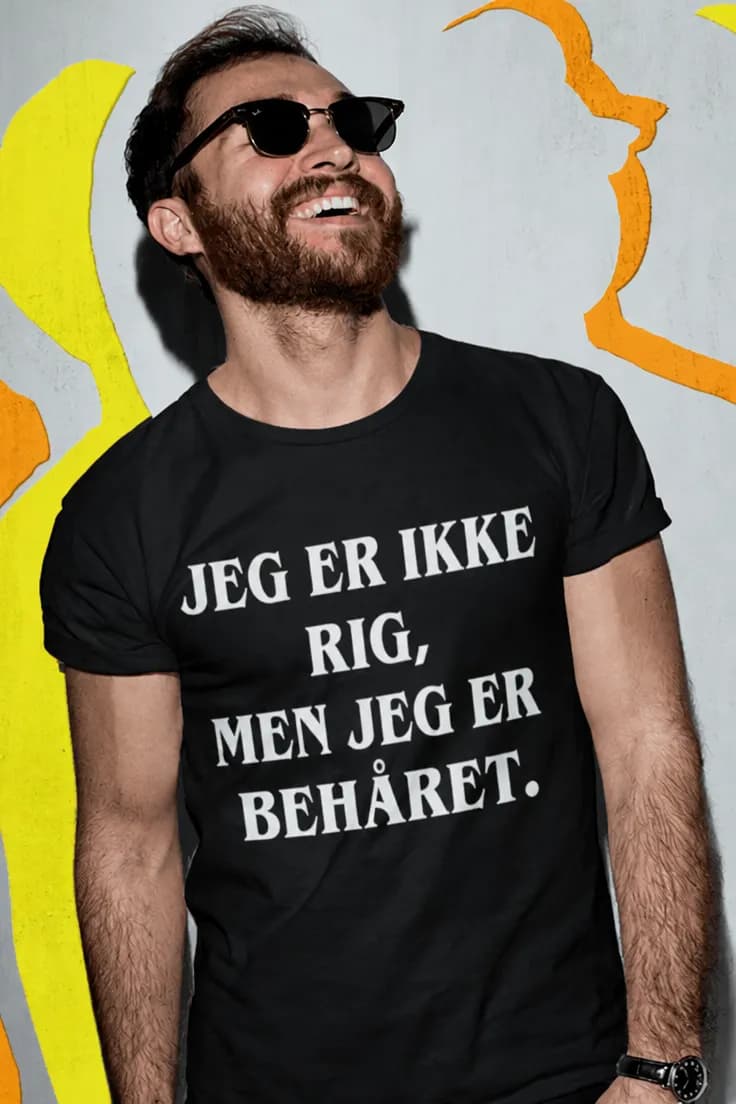 Sjov t-shirt Ikke rig men behåret – JEG ER IKKE