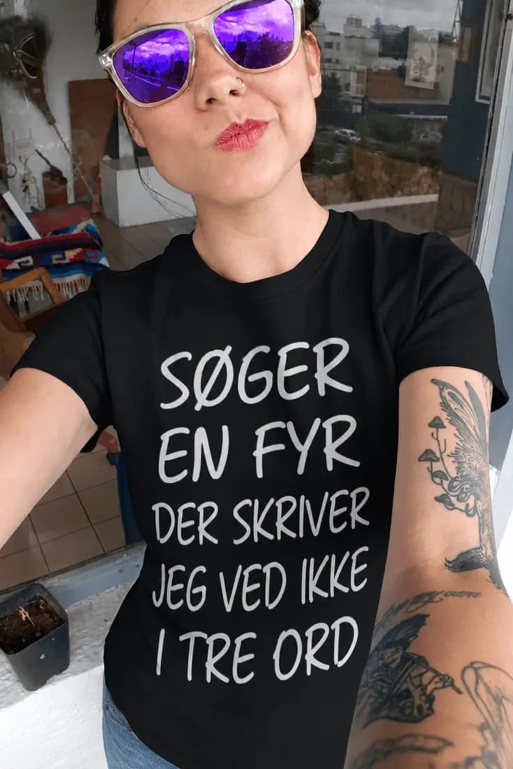 Sjov t-shirt Søger en fyr – SØGER EN FYR