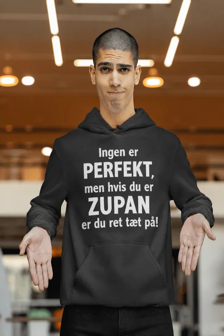 Sweater Perfekt med navn - Ingen er PERFEKT, men h