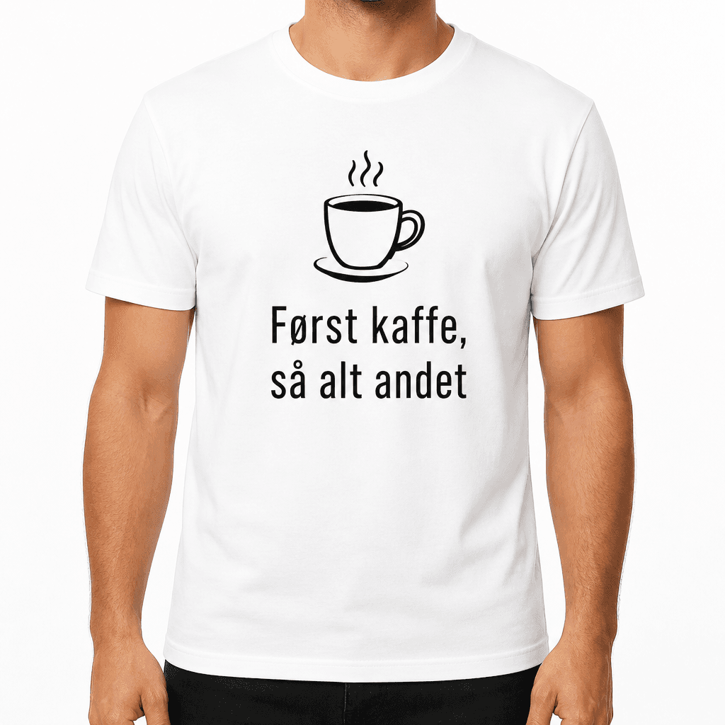 T-shirt til kollega – Først kaffe, så alt andet