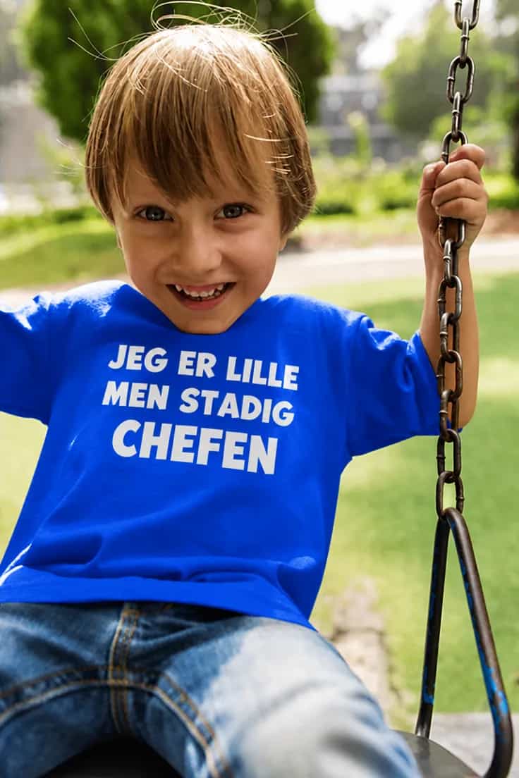 Børne t-shirt Lille chef – JEG ER LILLE MEN STADIG