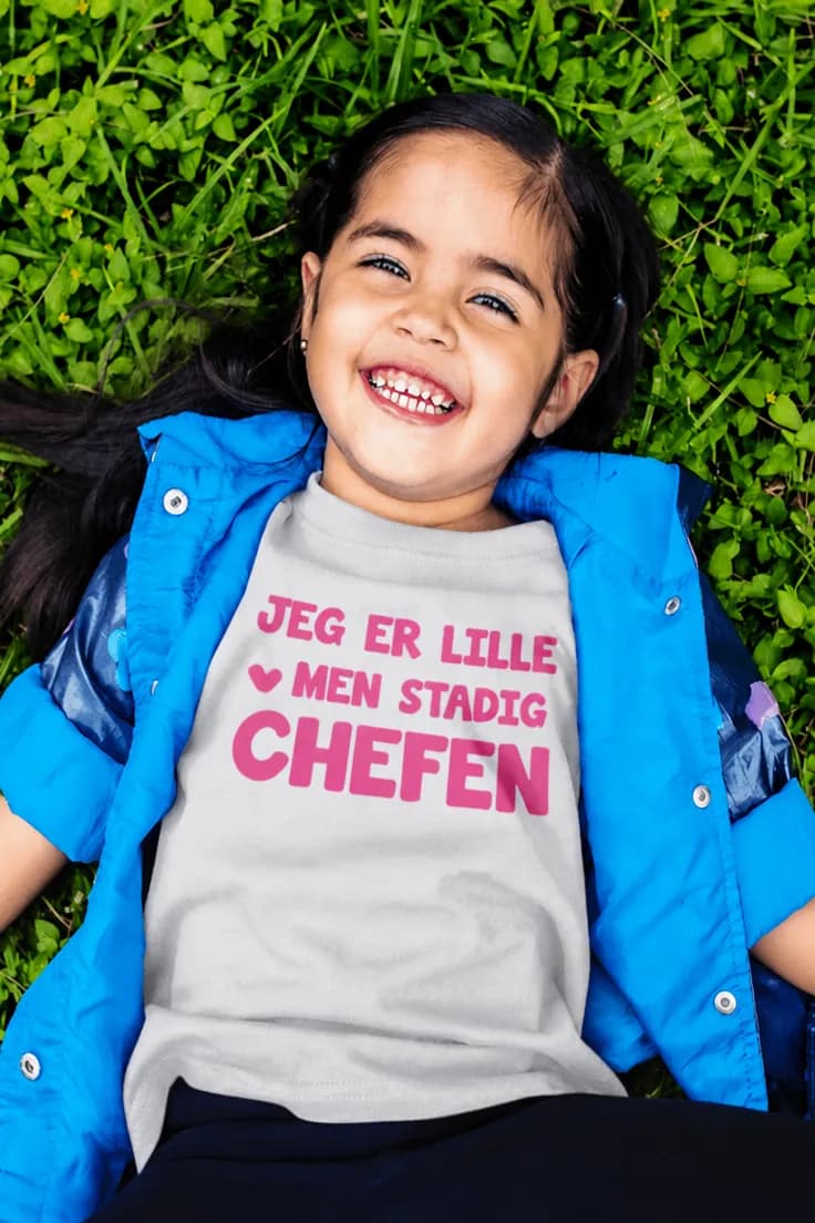 Børne t-shirt Lille men chefen – JEG ER LILLE