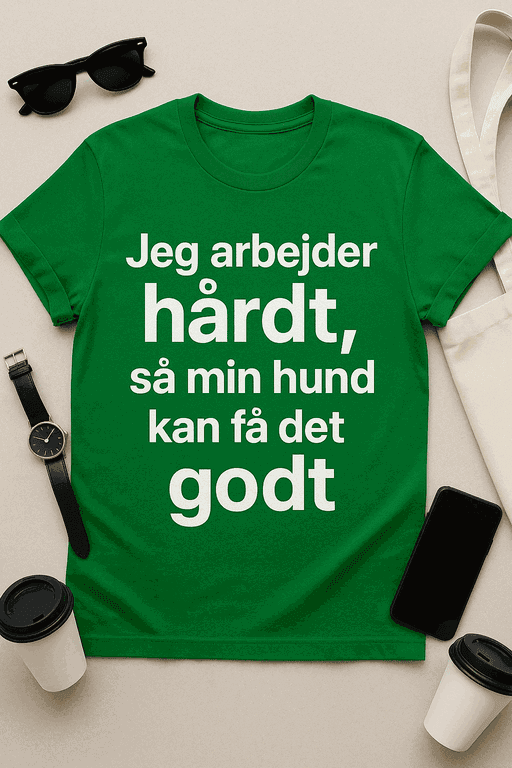 Jeg arbejder hårdt, så min hund kan få det godt - T-shirt