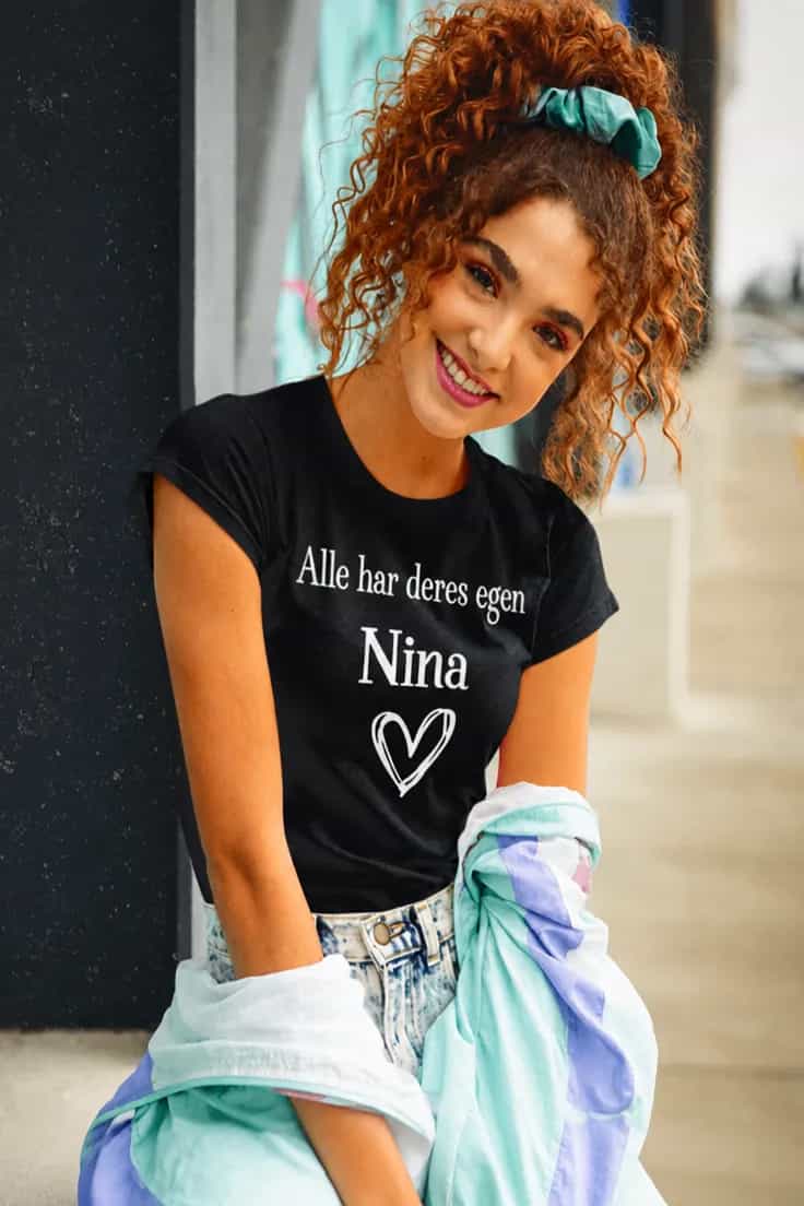Sjov t-shirt Alle har sin egen med navn â Nina âĄ