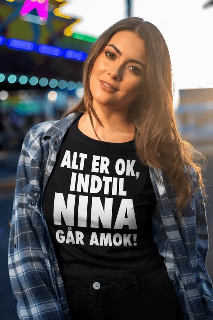 Sjov t-shirt Alt er ok – med navn Nina
