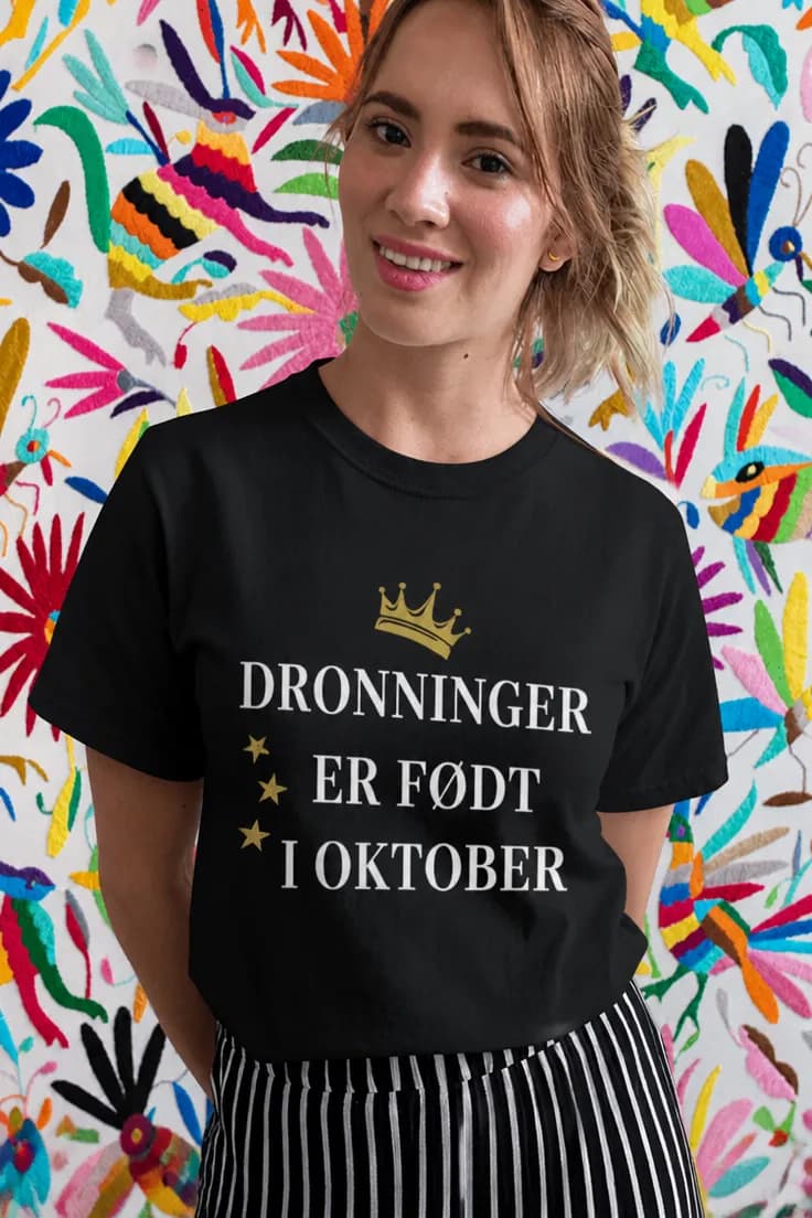 T-shirt Dronninger født i oktober – med ønsket måned