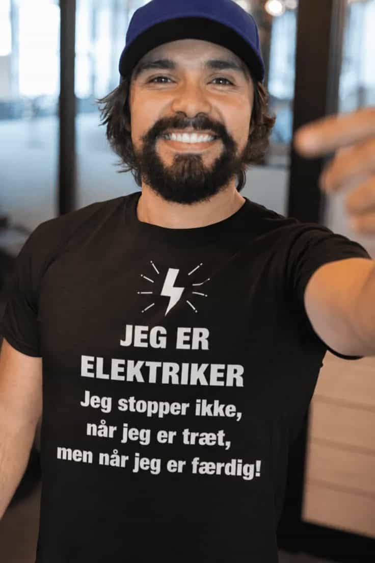 T-shirt elektriker stopper ikke med ønsket erhverv