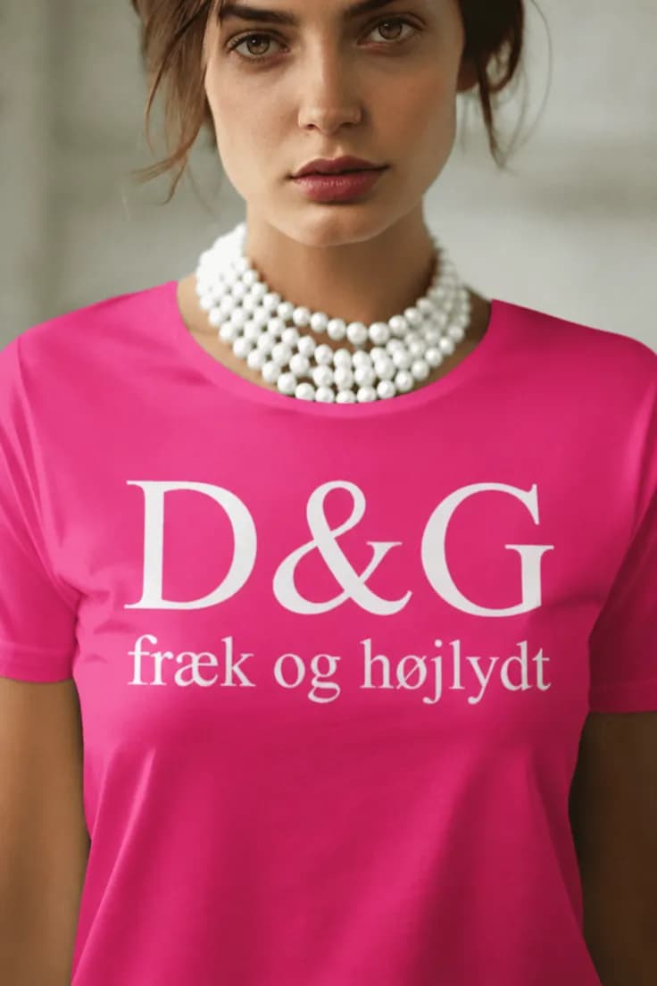 Sjov t-shirt Fræk og højlydt – D&G fræk og højlydt