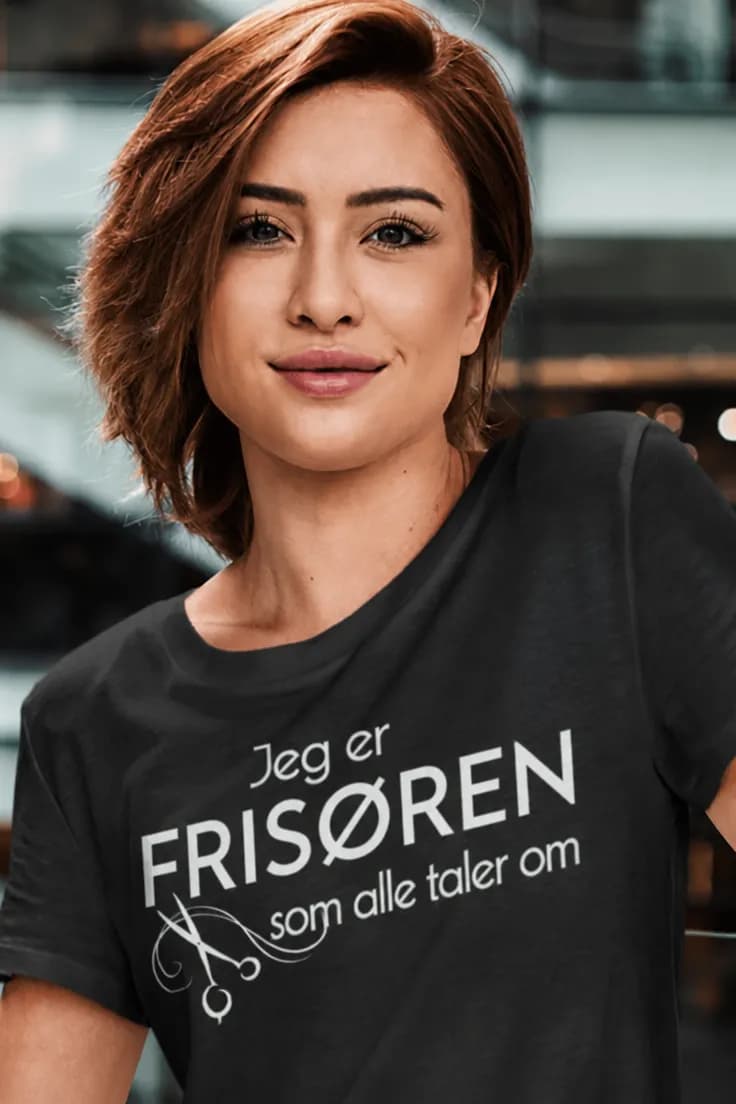 Sjov t-shirt Frisøren alle taler om | Jeg er