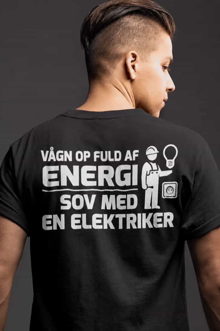 Sjov t-shirt Fuld af energi – VÅGN OP FULD AF