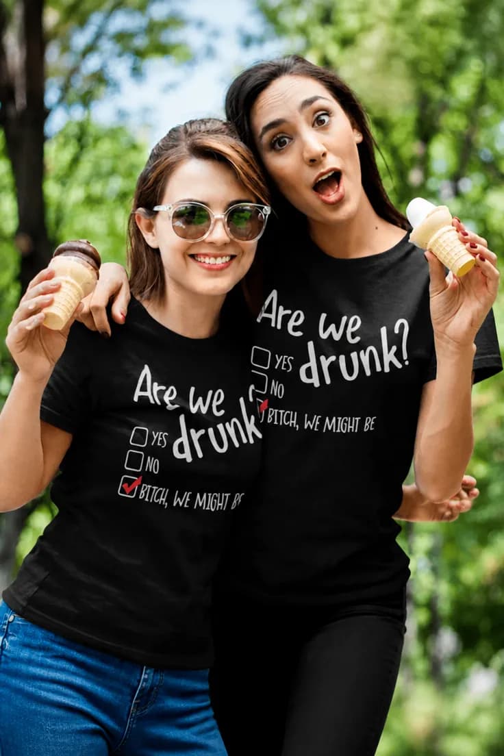 Sjov t-shirt Fulde venner – Are we YES ONO