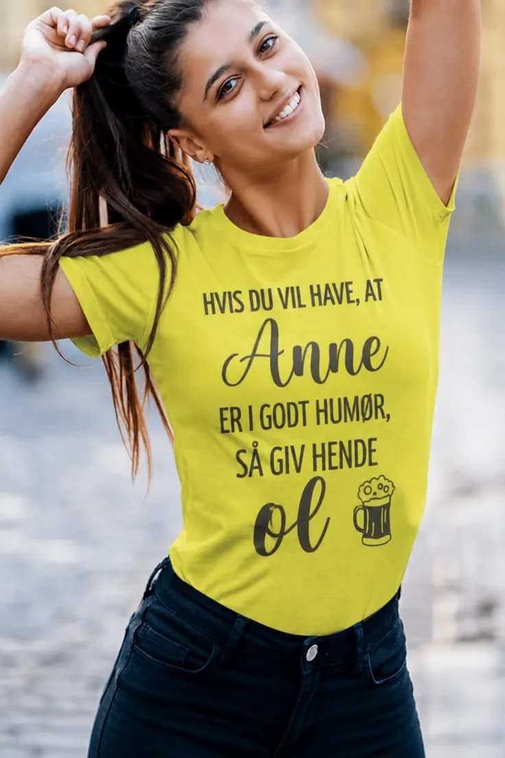 Sjov t-shirt Giv hende øl med navn | Anne