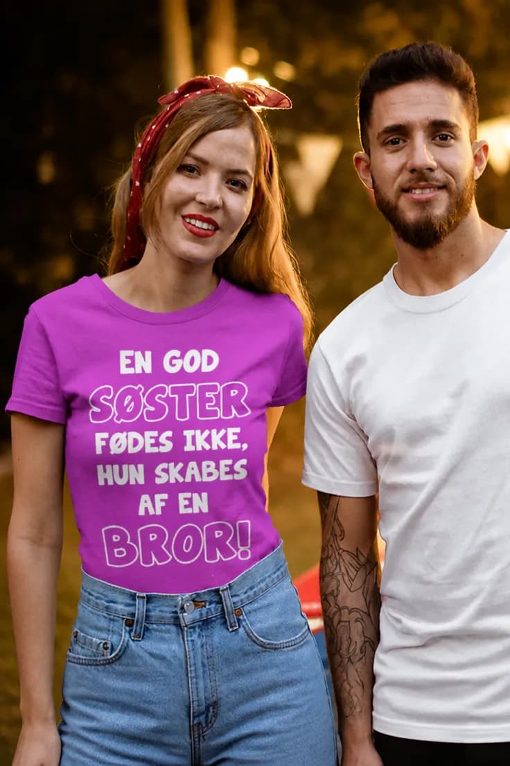 Sjov t-shirt God søster fødes ikke - EN GOD