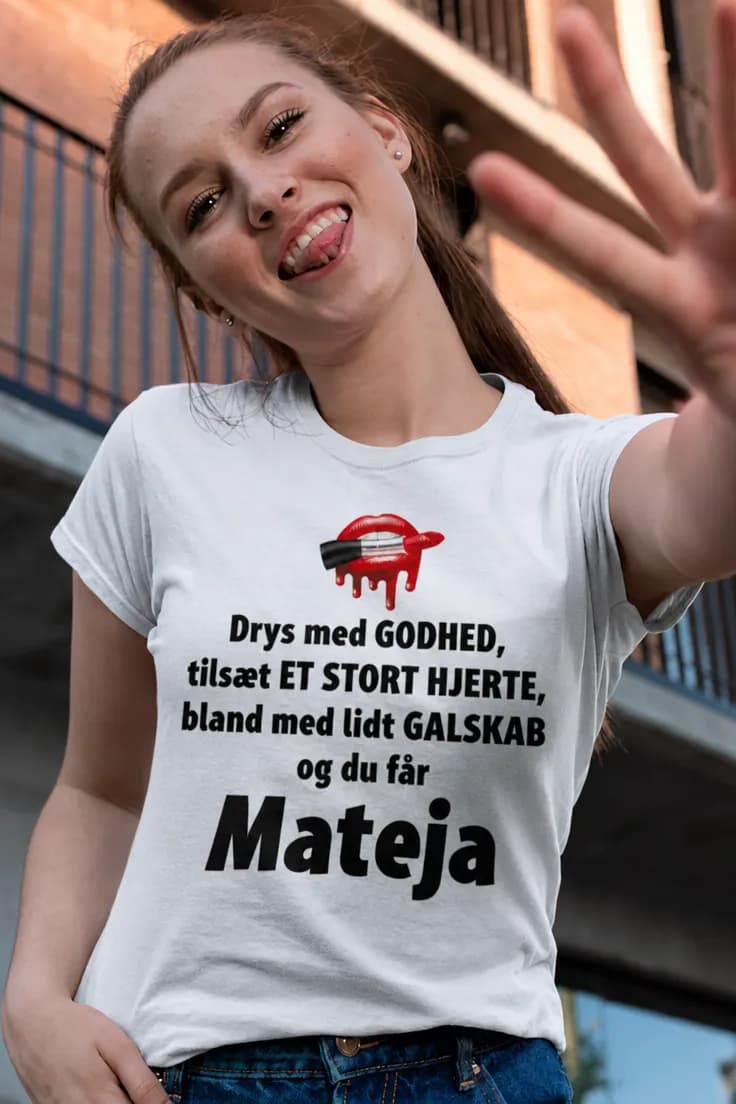Sjov t-shirt Godhed med navn – Drys med GODHED,