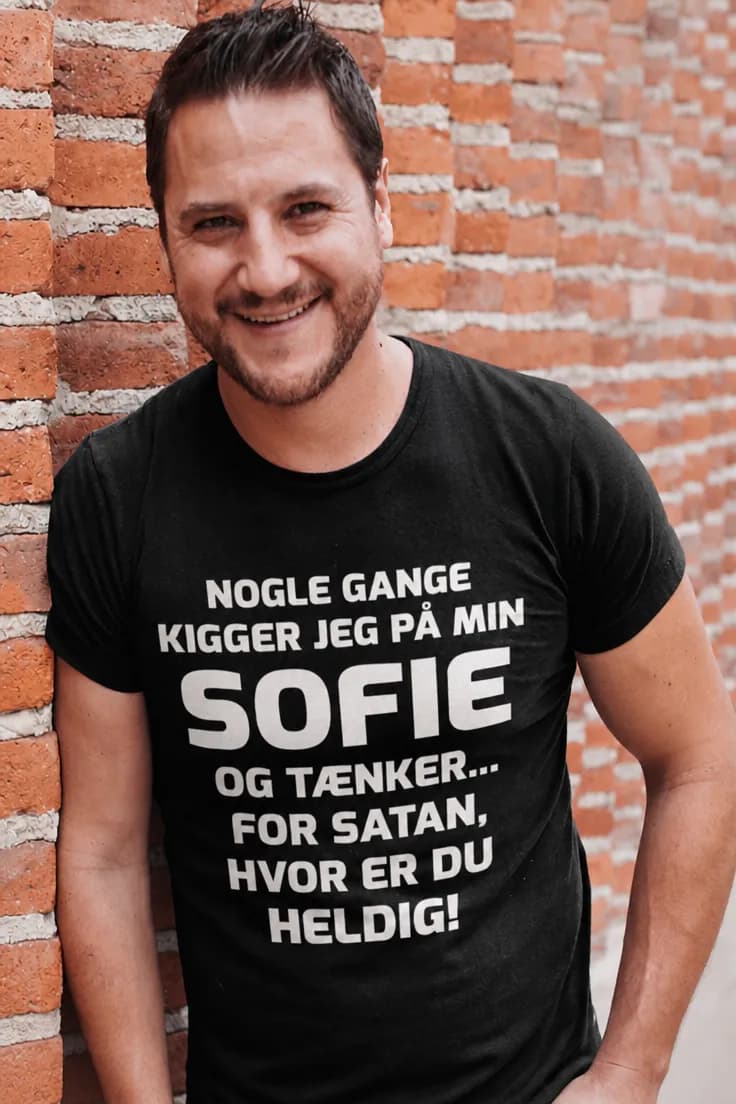 Sjov t-shirt heldig kæreste med navn – NOGLE GANGE