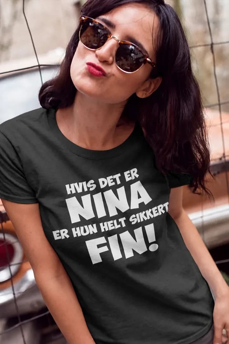 Sjov t-shirt Helt sikkert fin med navn