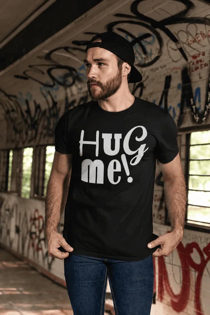 Sjov t-shirt Hug me