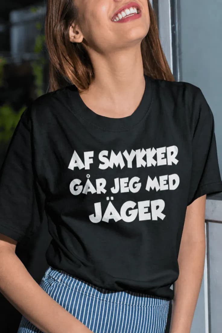Sjov t-shirt Jäger som smykke – AF SMYKKER