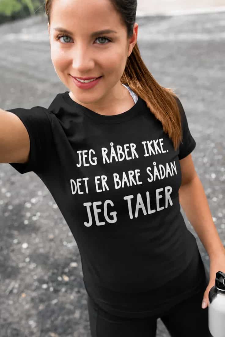 Sjov t-shirt Jeg råber ikke – JEG RÅBER IKKE.