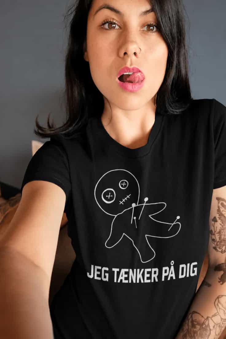Sjov t-shirt Jeg tænker på dig – JEG TÆNKER PÅ DIG