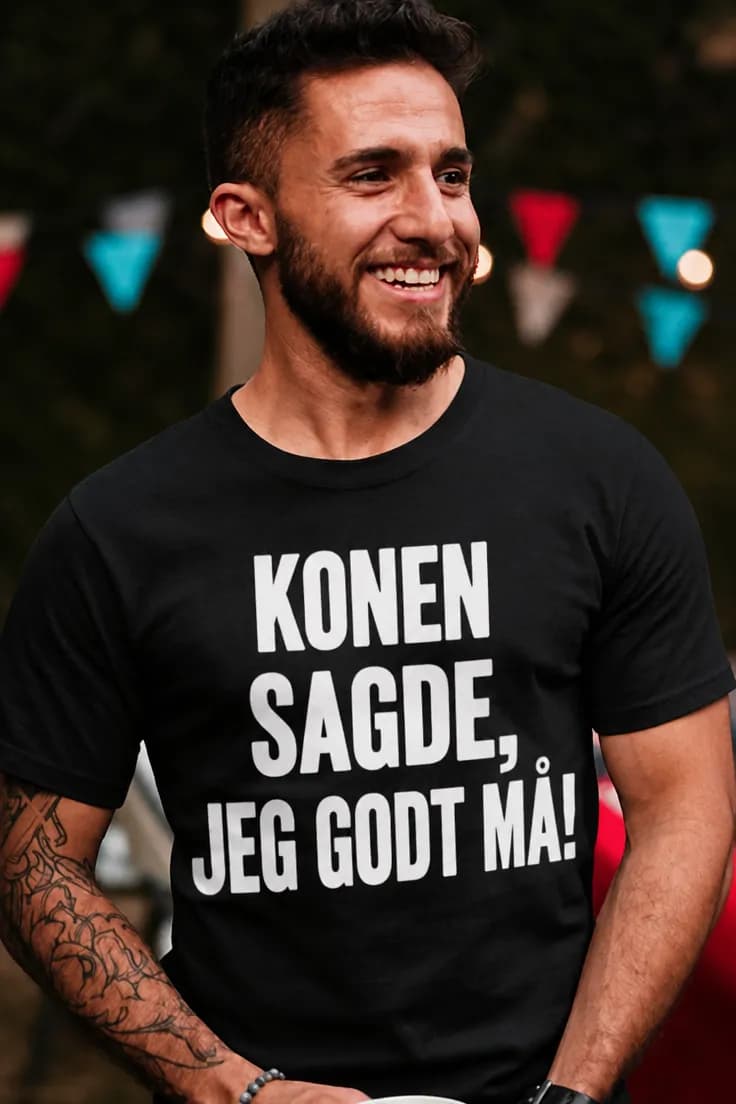 Sjov t-shirt Konen sagde jeg må - KONEN SAGDE,
