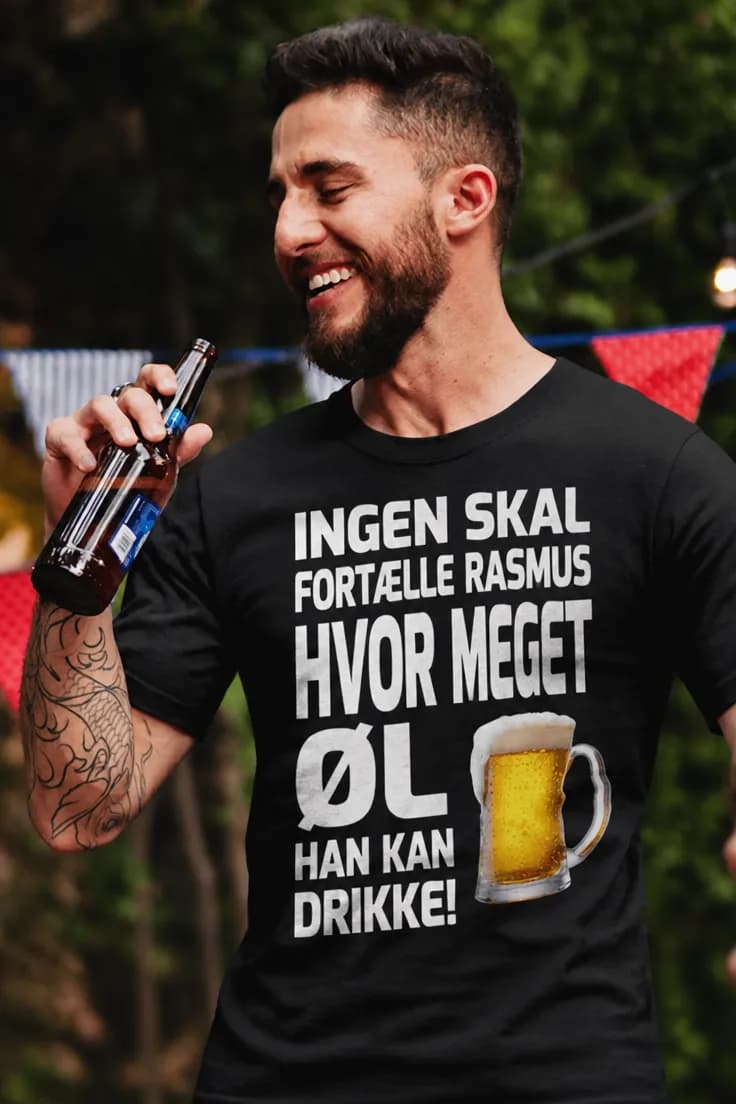 Sjov t-shirt Øl med navn - INGEN SKAL FORTÆLLE
