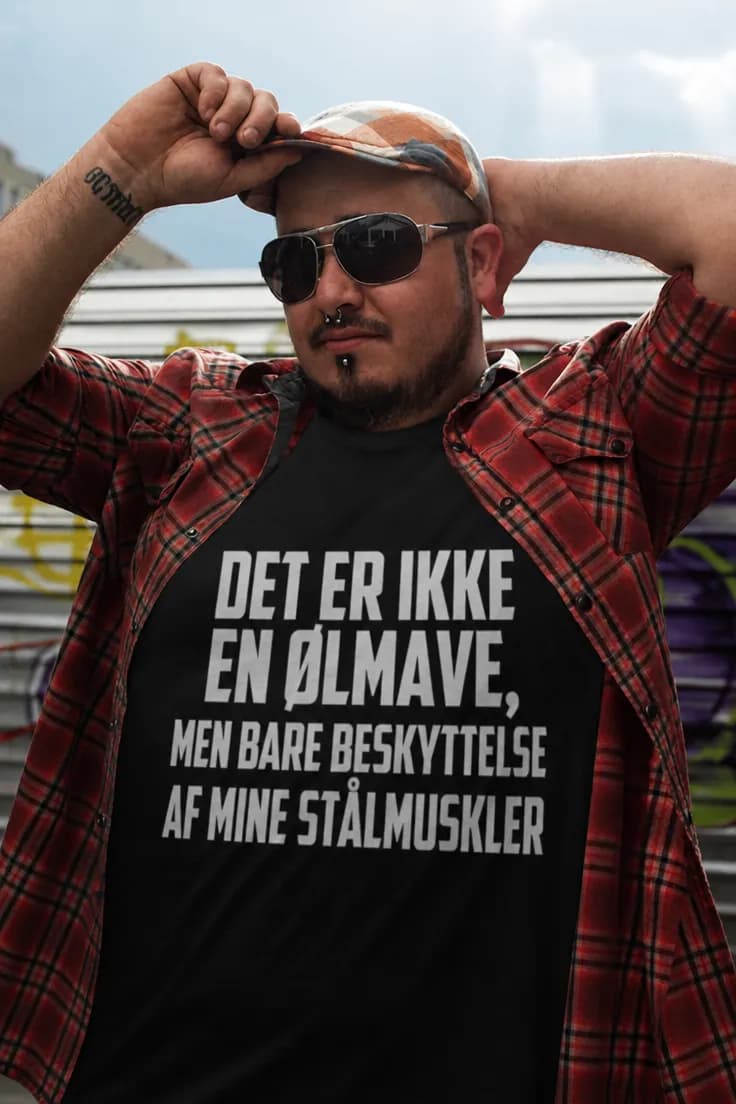 Sjov t-shirt Ølmave og stålmuskler – DET ER IKKE EN