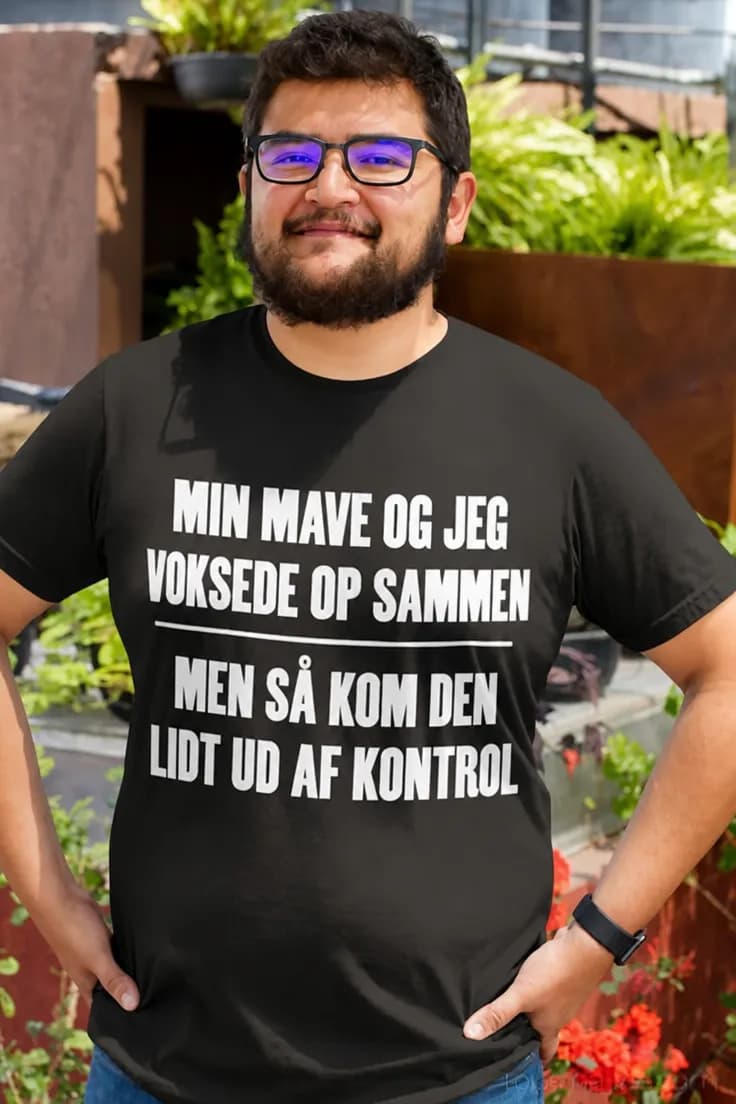 Sjov t-shirt Maven ude af kontrol – MIN MAVE OG JEG