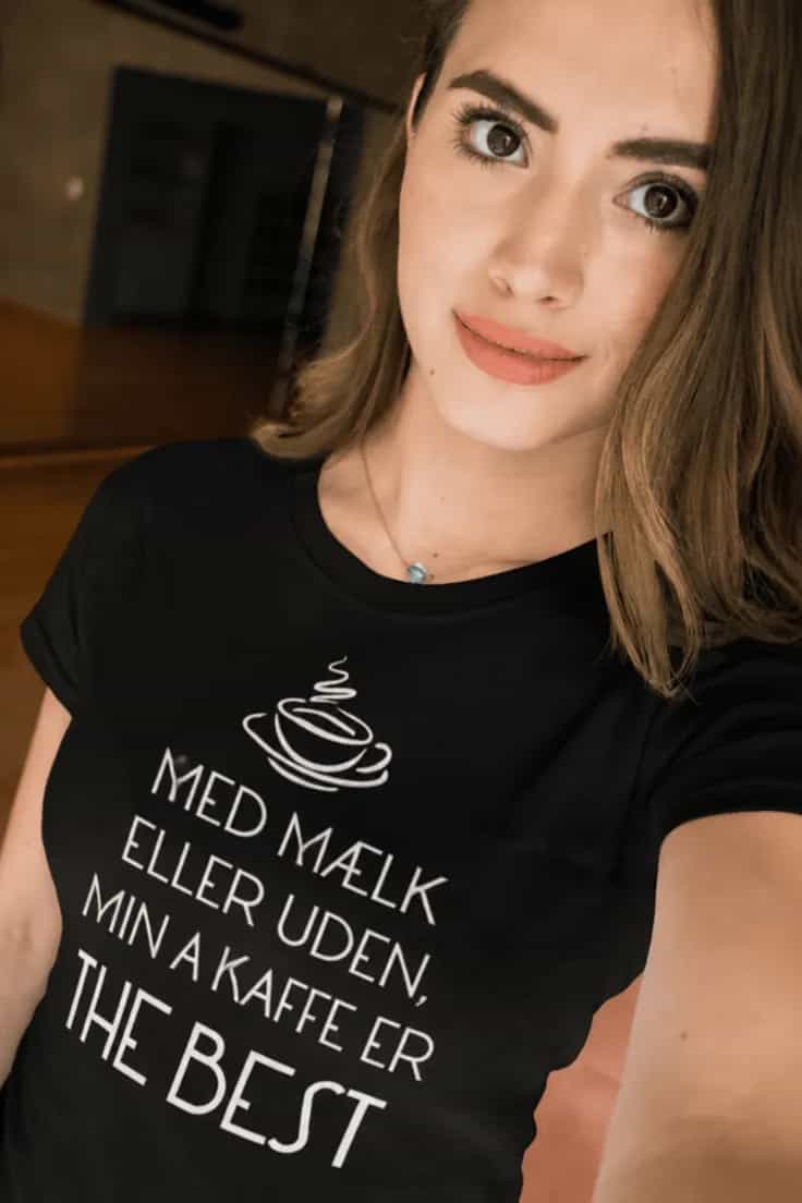 Sjov t-shirt Min kaffe er the best – MED MÆLK