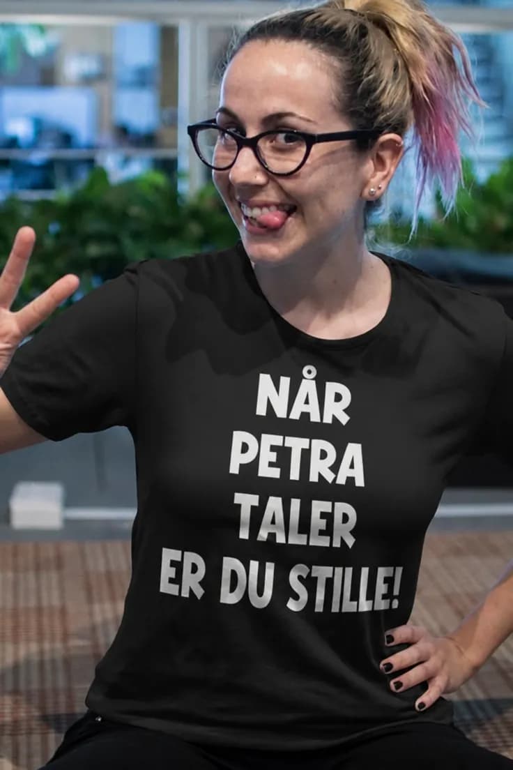 Sjov t-shirt Når jeg taler med navn - NÅR PETRA