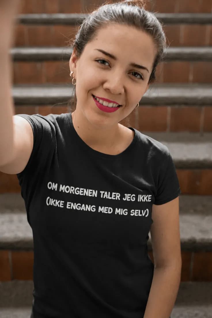 Sjov t-shirt Om morgenen taler jeg ikke