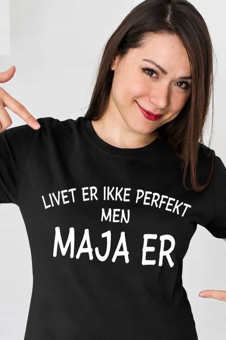 Sjov t-shirt Perfekt liv med navn – Maja er