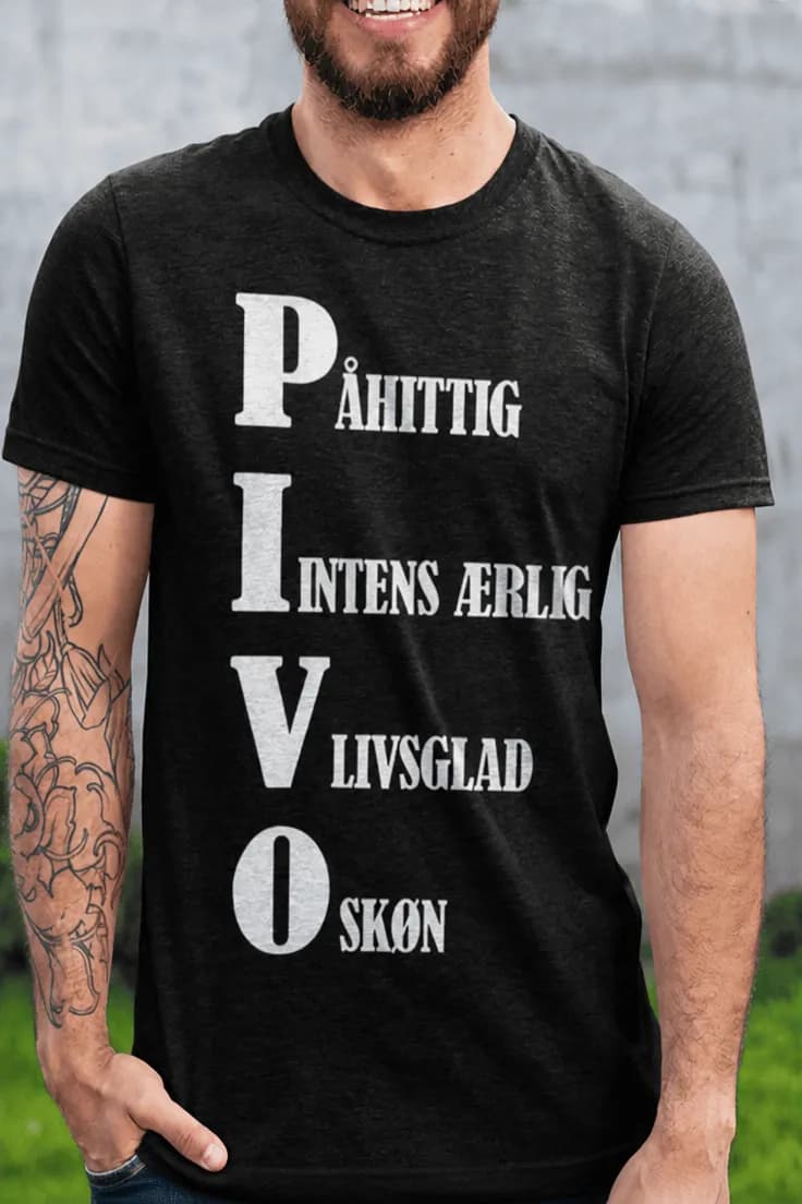 Sjov t-shirt Pils initialer – PÅHITTIG INTENS ÆRLIG