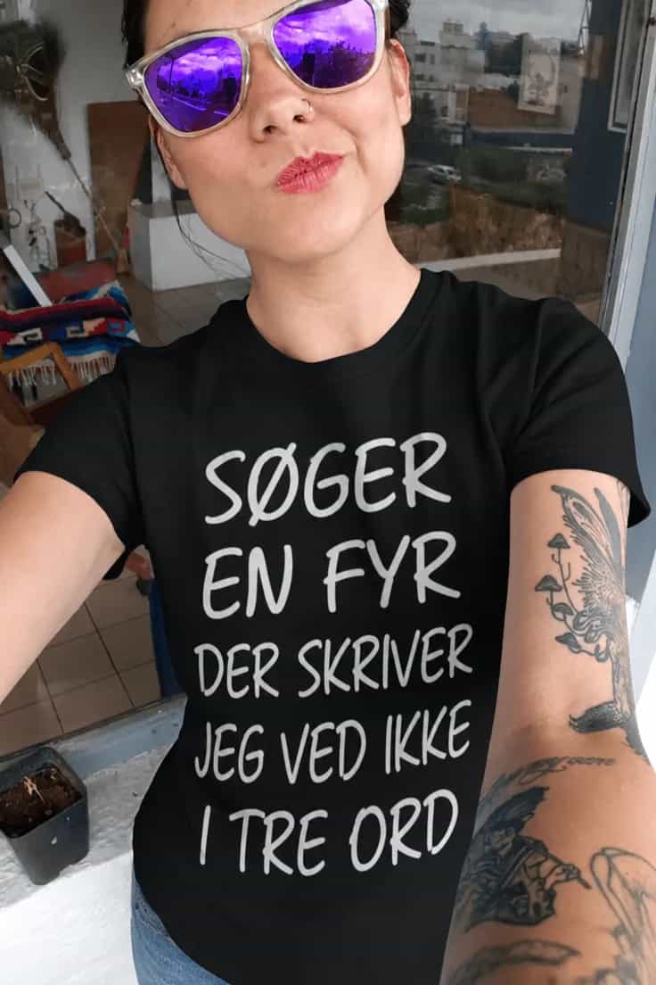 Sjov t-shirt Søger en fyr – SØGER EN FYR