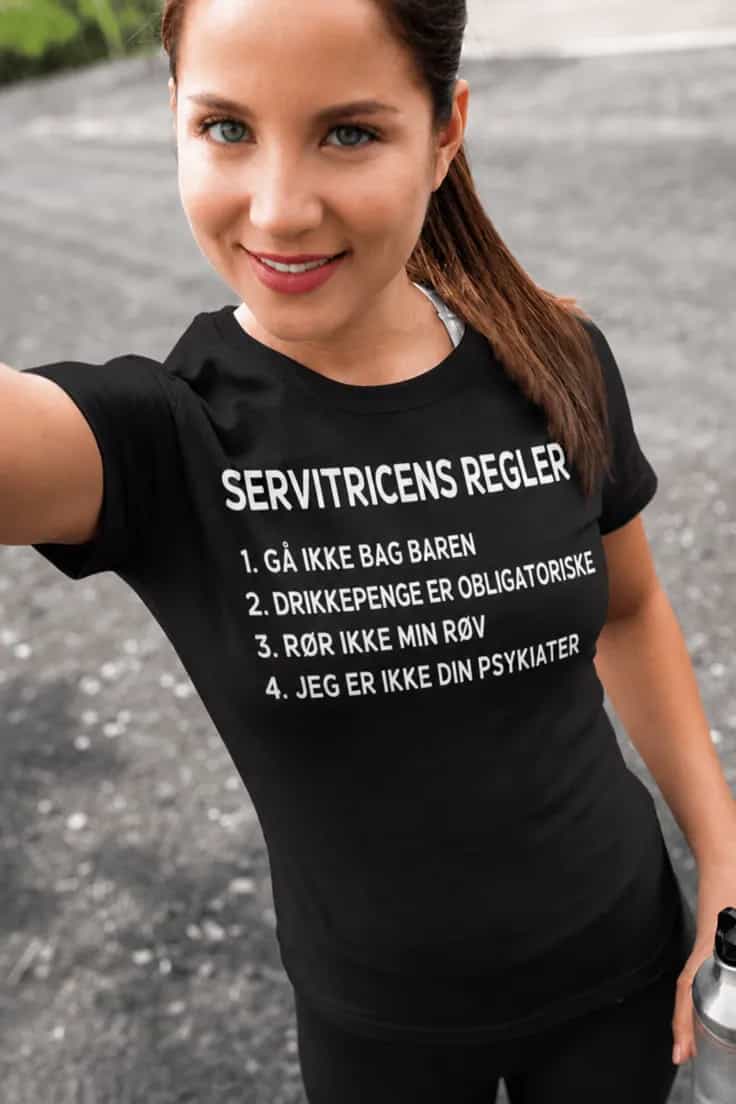 Sjov t-shirt Servitricens regler – SERVITRICENS