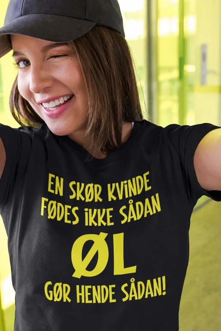 T-shirt Skør kvinde med ønsket navn