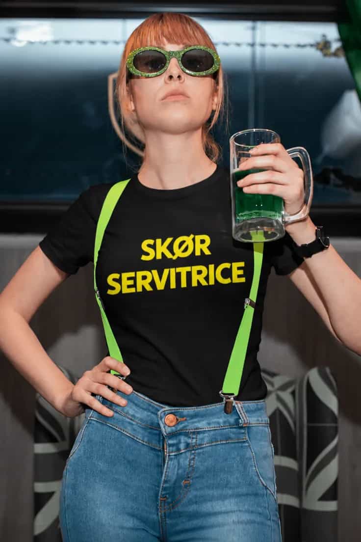 Sjov t-shirt skør servitrice – SKØR SERVITRICE