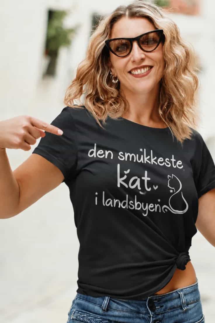 Sjov t-shirt Smukkeste kat i landsbyen