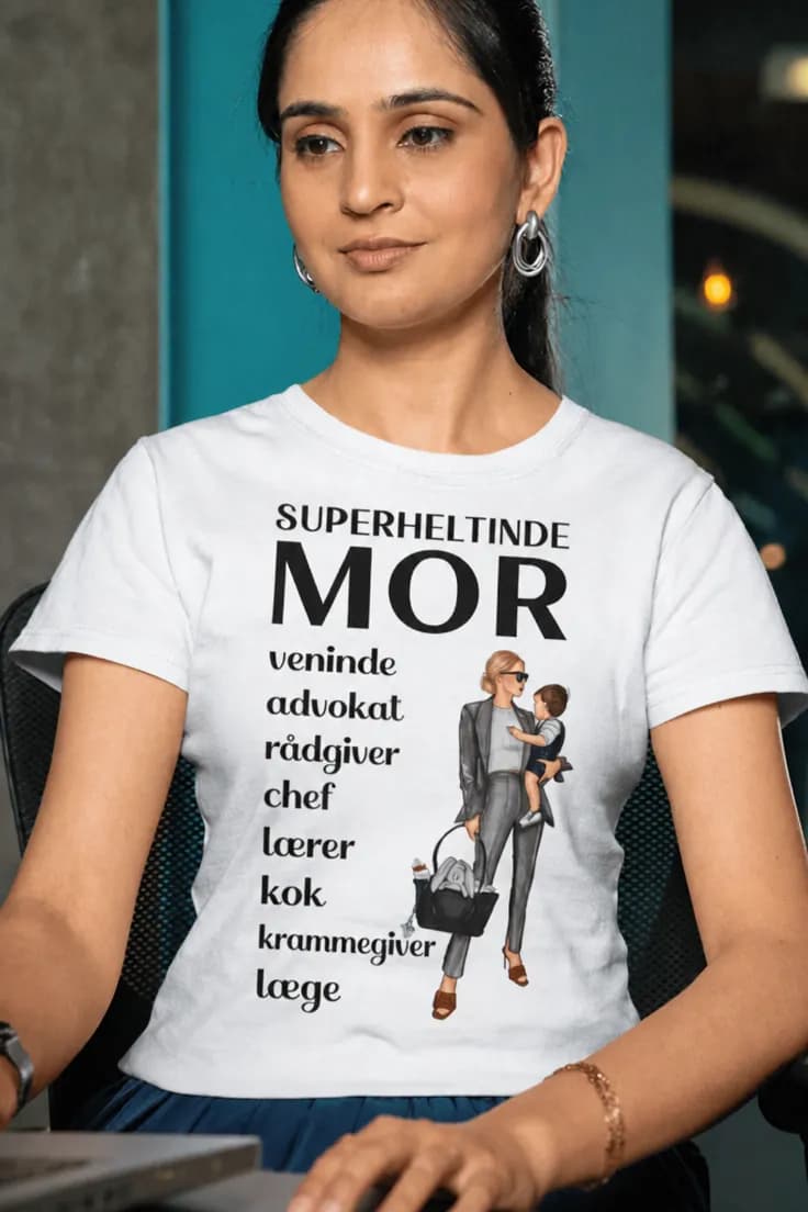 Sjov t-shirt Superheltinde mor – SUPERHELTINDE MOR
