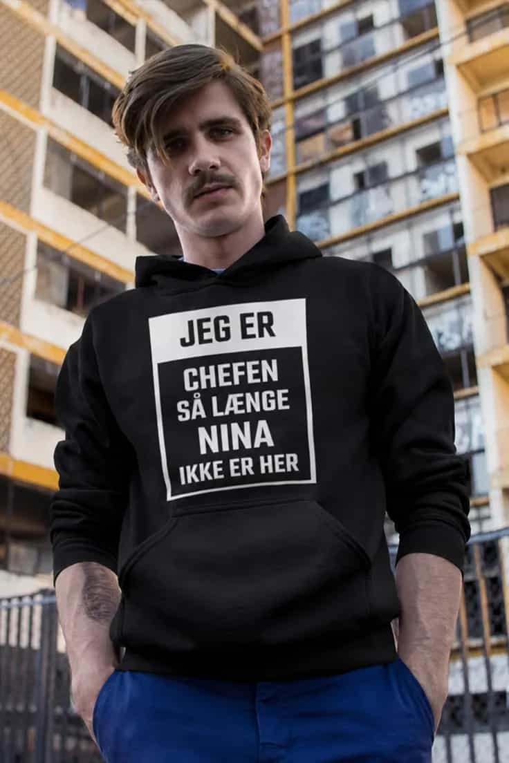 Sweater Jeg er chefen med navn – JEG ER CHEFEN