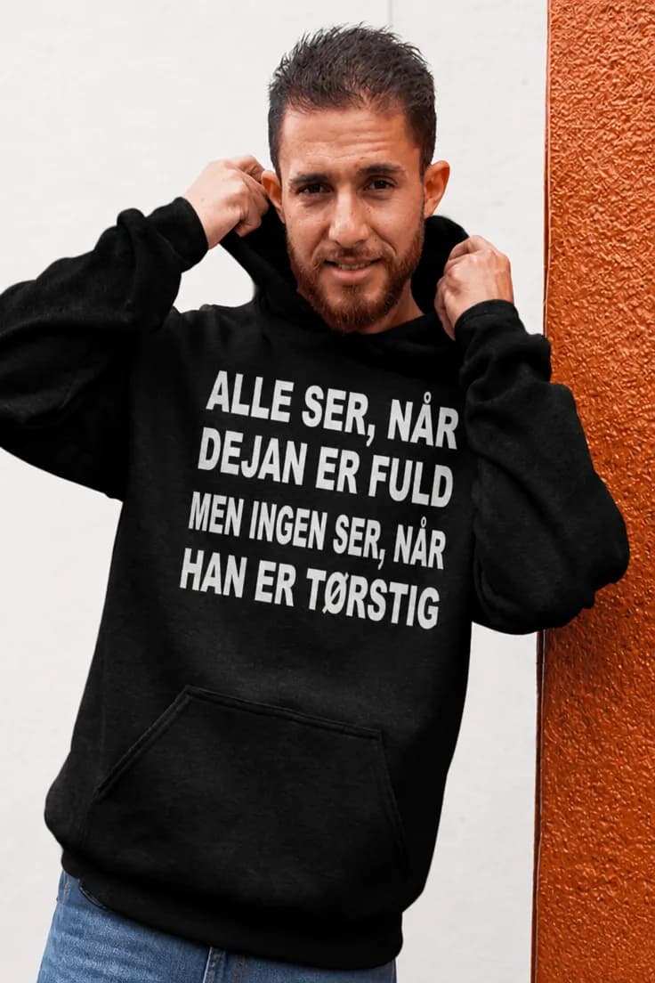 Sweater tørstig med navn – ALLE SER, NÅR DEJAN ER