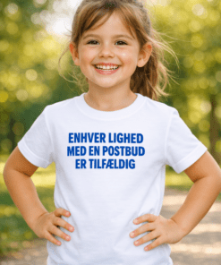 Sjov børne-t-shirt: ENHVER LIGHED MED ET POSTBUD ER TILFÆLDIG