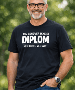 Sjov t-shirt: Jeg behøver ikke et diplom – min kone ved alt