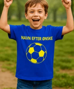 Børne t-shirt bold med navn med personlig bold og teksten NAVN EFTER ØNSKE