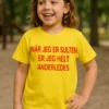 Børne t-shirt Sulten og helt anderledes med sjovt motiv til gave